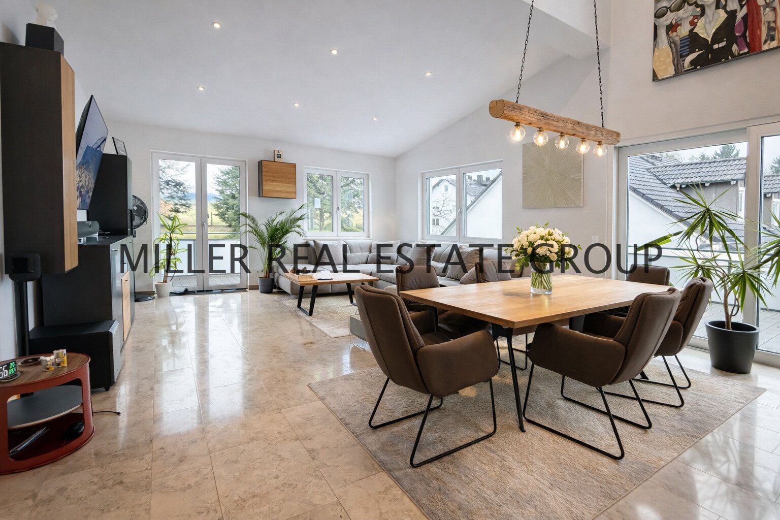 Luxusvilla mit 193 m² Wohnfläche, Einliegerwohnung, 40 m² Balkon & 95 m² XXL-Garage – unverbaubarer Weitblick in Bestlage von Denkendorf!