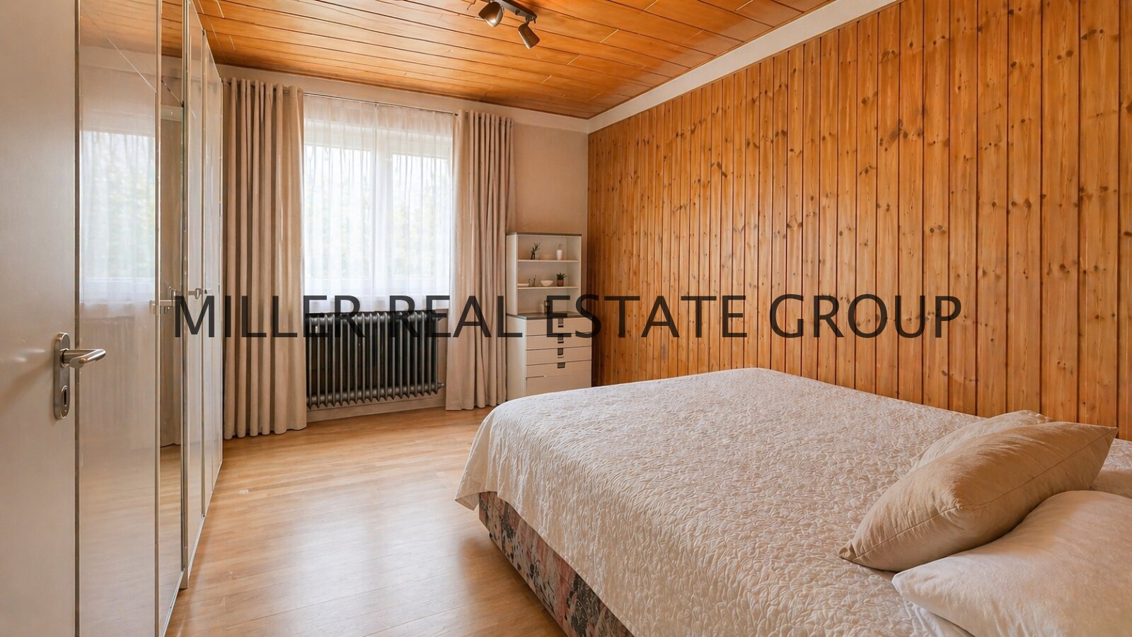 Seltene Gelegenheit in Ingolstadt-Unterhaunstadt: Bungalow mit 527 m² Grundstück, Doppelgarage, Vollkeller & ausbaufähigem Dachboden!