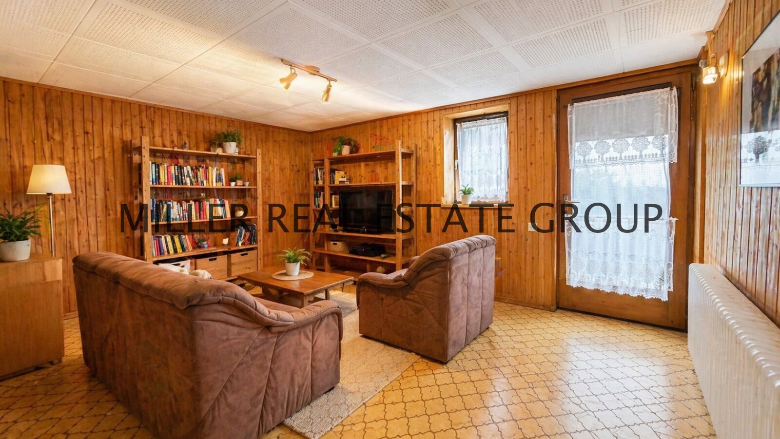 Seltene Gelegenheit in Ingolstadt-Unterhaunstadt: Bungalow mit 527 m² Grundstück, Doppelgarage, Vollkeller & ausbaufähigem Dachboden!