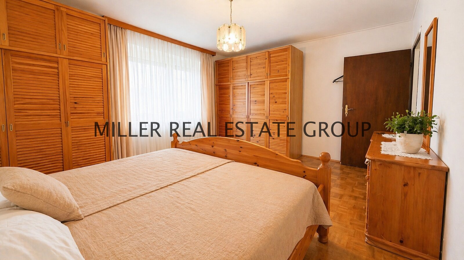 Seltene Gelegenheit in Ingolstadt-Unterhaunstadt: Bungalow mit 527 m² Grundstück, Doppelgarage, Vollkeller & ausbaufähigem Dachboden!