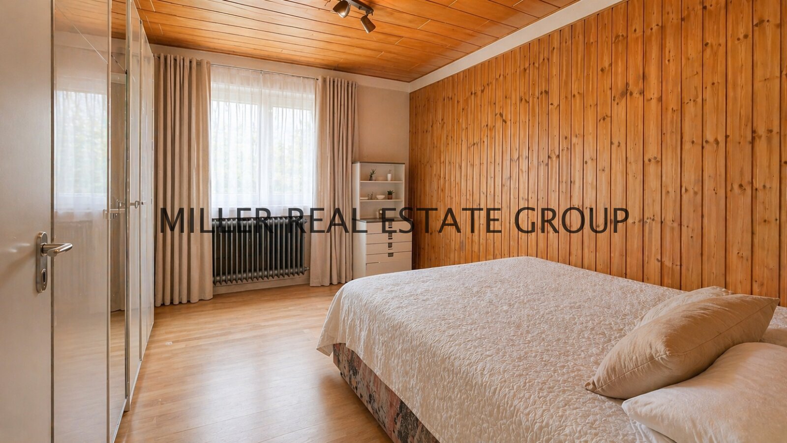Seltene Gelegenheit in Ingolstadt-Unterhaunstadt: Bungalow mit 527 m² Grundstück, Doppelgarage, Vollkeller & ausbaufähigem Dachboden!