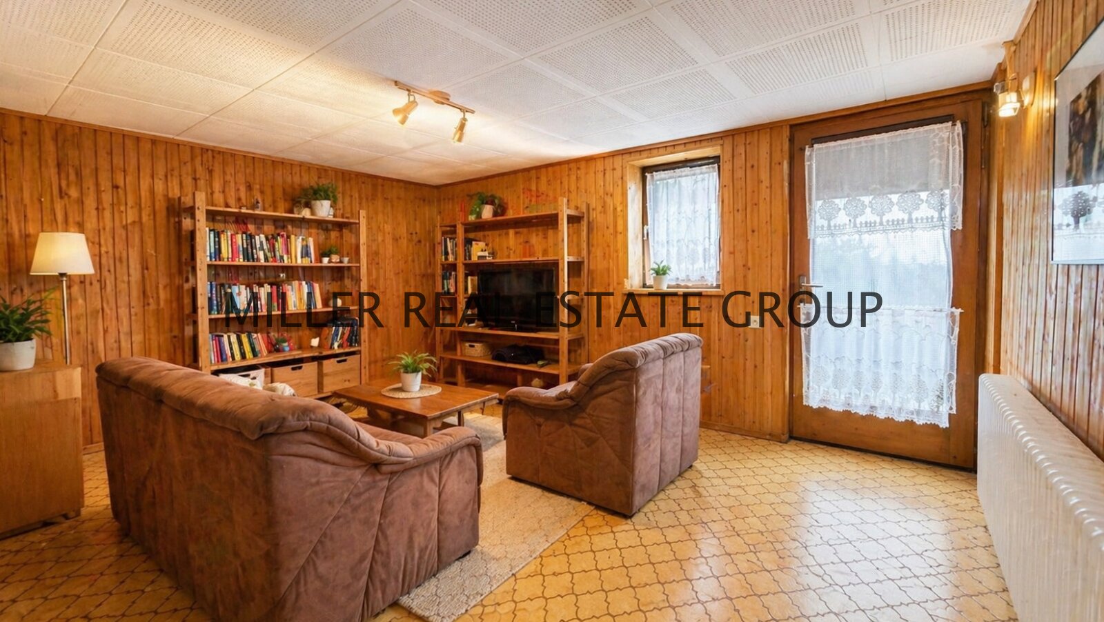Seltene Gelegenheit in Ingolstadt-Unterhaunstadt: Bungalow mit 527 m² Grundstück, Doppelgarage, Vollkeller & ausbaufähigem Dachboden!