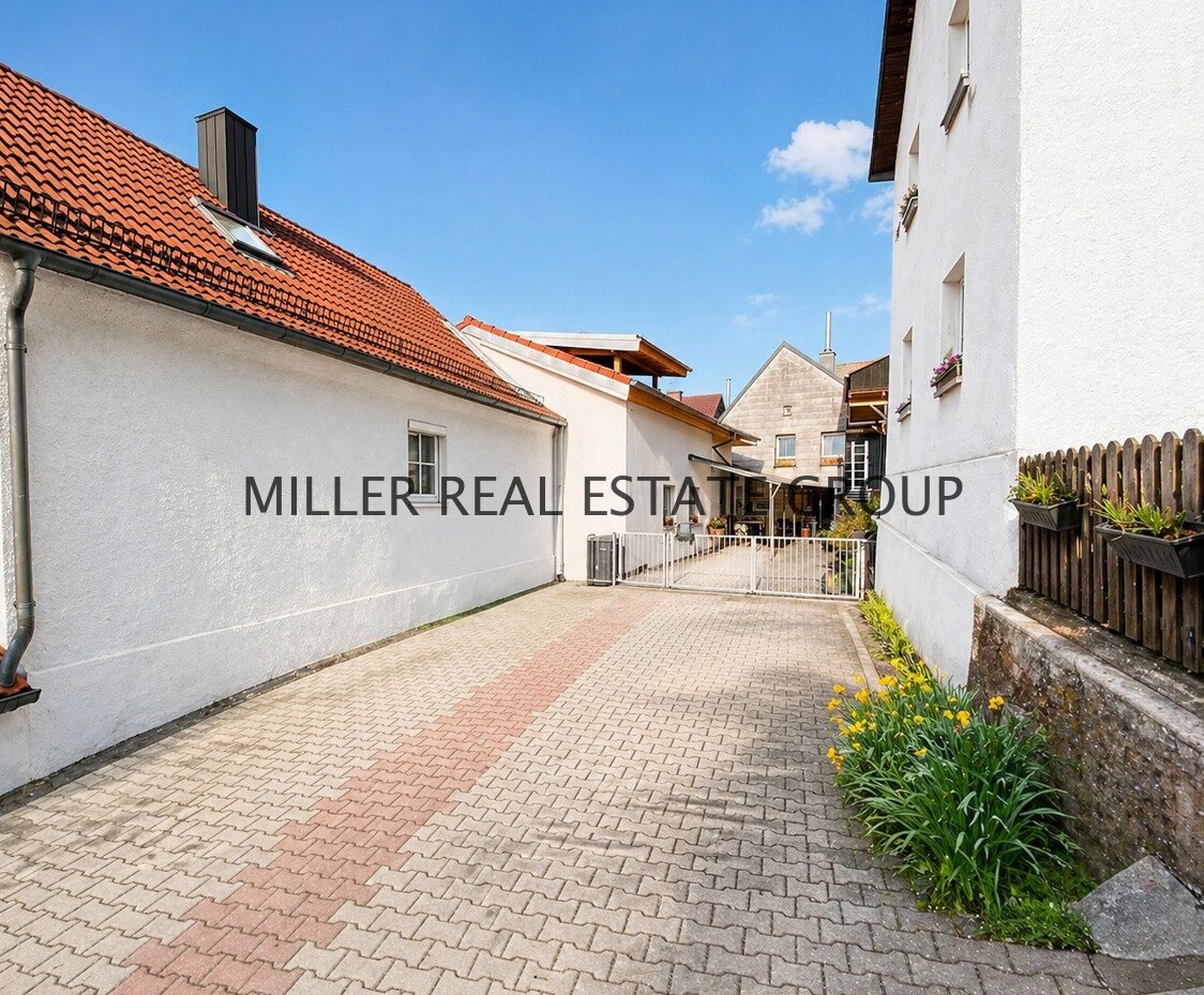 Zweifamilienhaus in Altmannstein: 2 Wohneinheiten, Terrassen, Garten & starkes Potenzial!