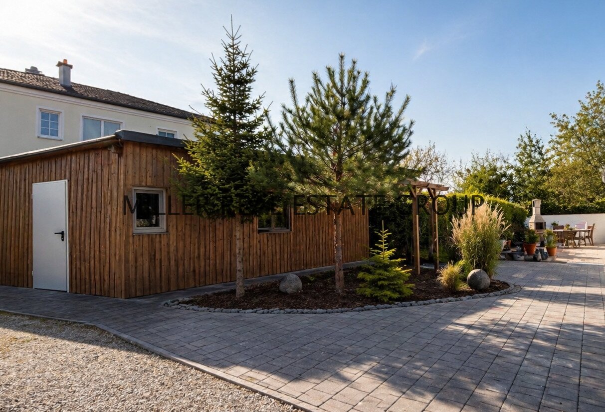 Exklusives Familienhaus in Ingolstadt: Energieeffizient, modern & ruhig gelegen – mit Garten, Photovoltaik, Kamin, Sauna und Doppelgarage!