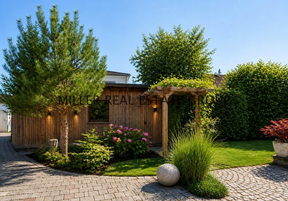 Exklusives Familienhaus in Ingolstadt: Energieeffizient, modern & ruhig gelegen – mit Garten, Photovoltaik, Kamin, Sauna und Doppelgarage!