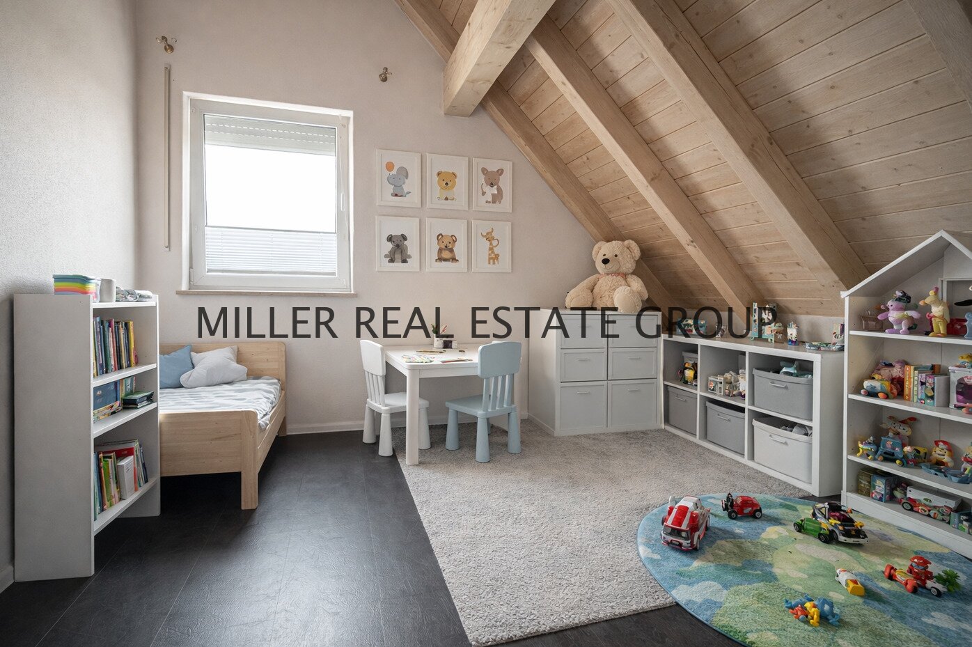 Exklusive Maisonette-Wohnung mit 5 Zimmern, Balkon und zwei Stellplätzen in begehrter Lage von Kösching bei Ingolstadt!