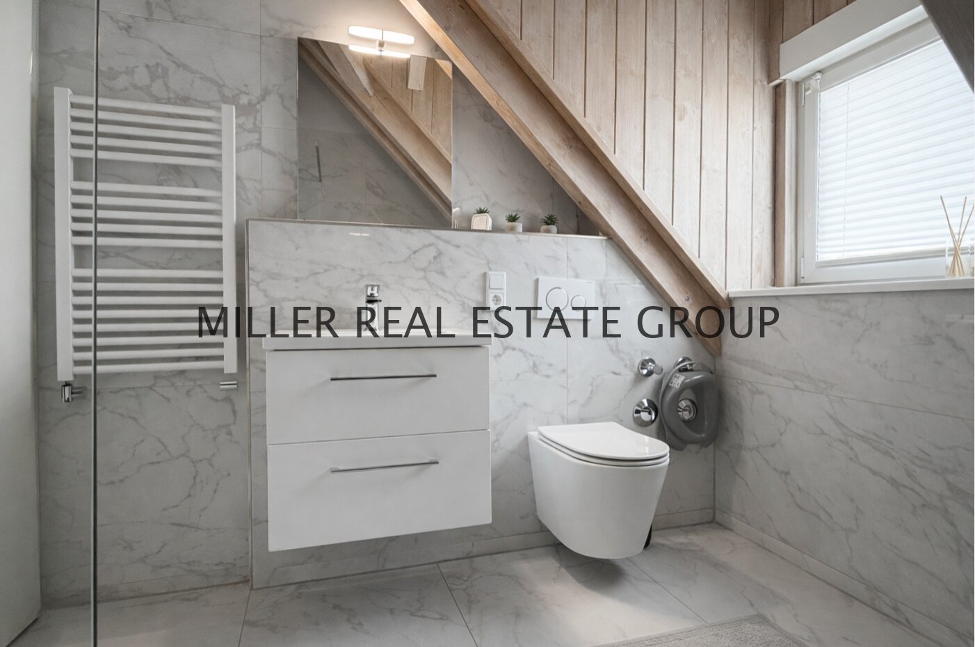 Exklusive Maisonette-Wohnung mit 5 Zimmern, Balkon und zwei Stellplätzen in begehrter Lage von Kösching bei Ingolstadt!