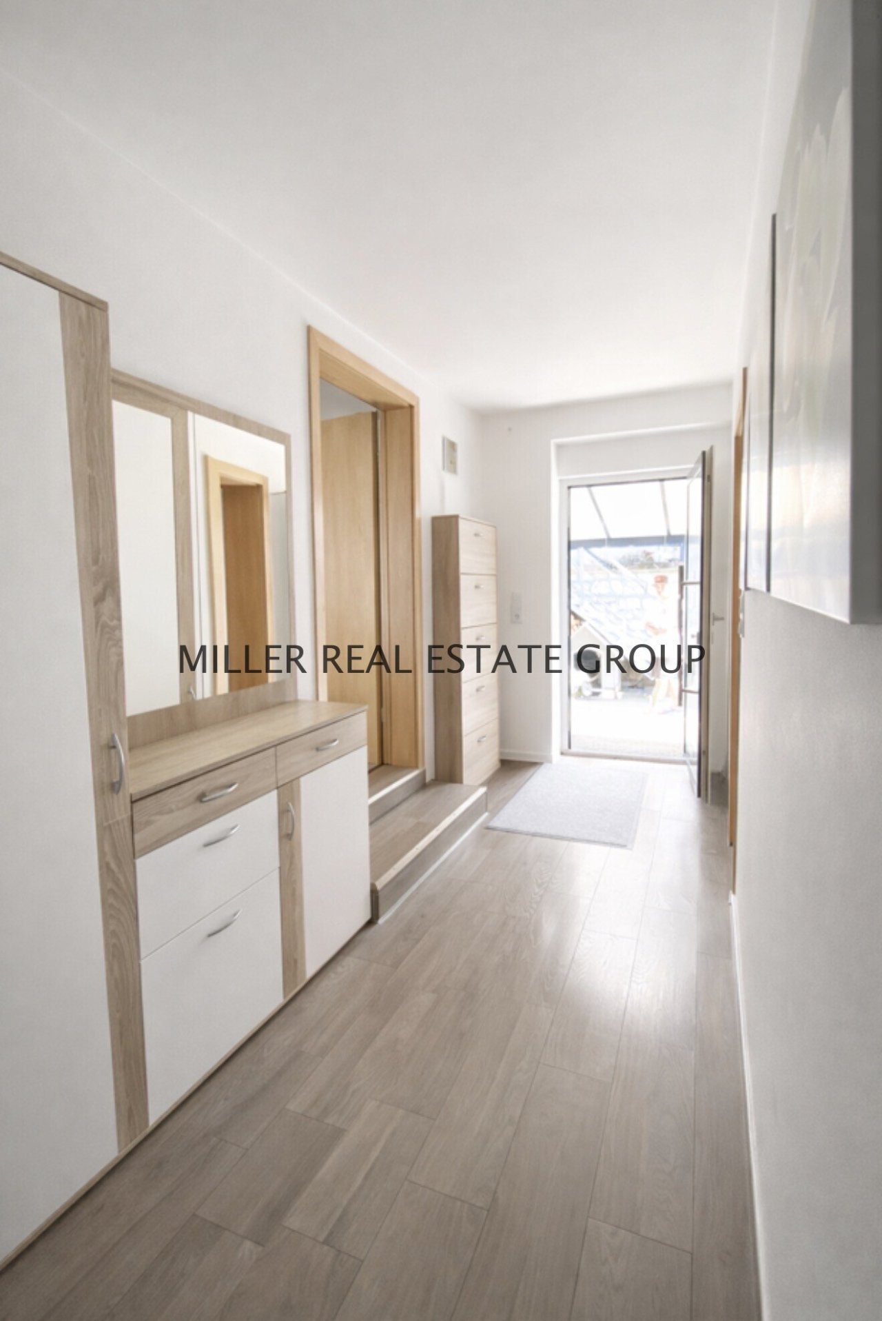 Eingang/ Diele, Wohnung II Eingang/ Diele, Wohnung II