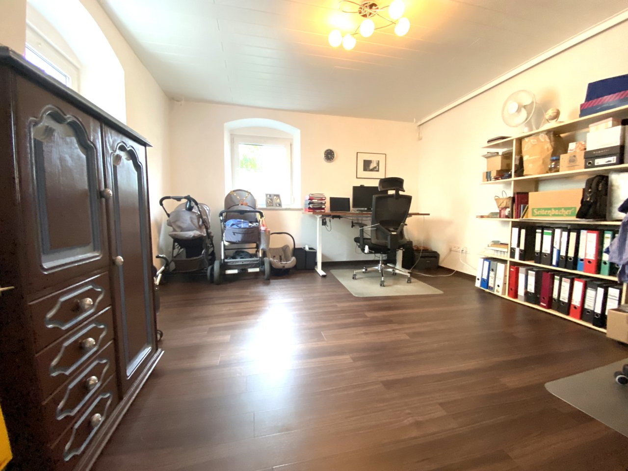 Büro-Gästezimmer Büro-Gästezimmer