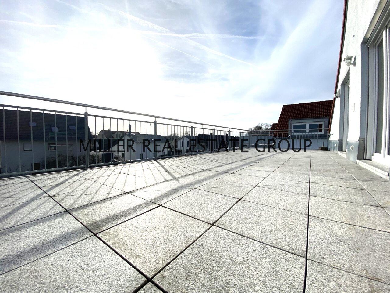 Exklusives Design Penthouse mit Fahrstuhl, Panoramafenstern und großer Dachterrasse  Exklusives Design Penthouse mit Fahrstuhl, Panoramafenstern und großer Dachterrasse