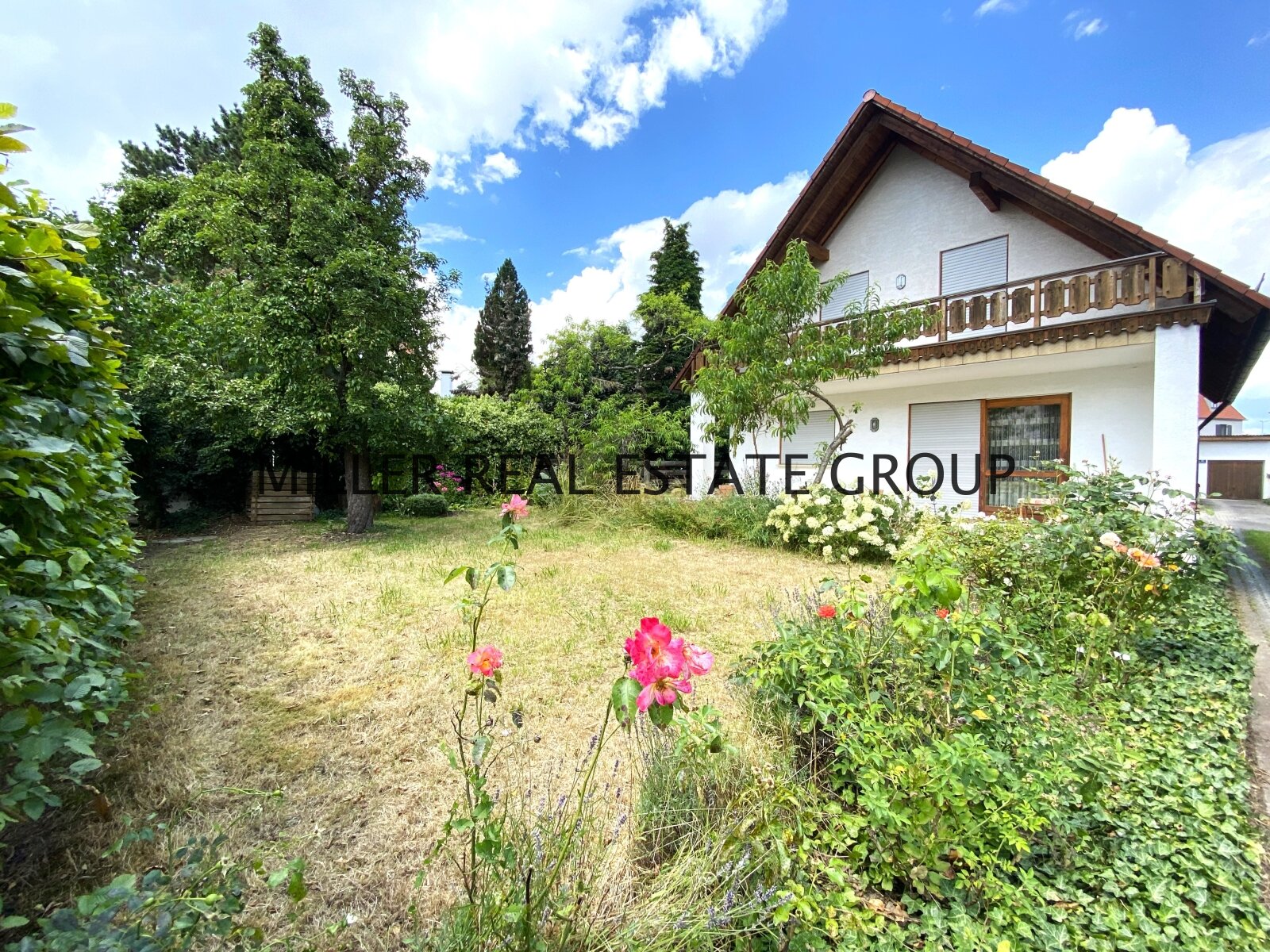 Charmantes und großzügiges Einfamilienhaus in beliebter Lage  Charmantes und großzügiges Einfamilienhaus in beliebter Lage