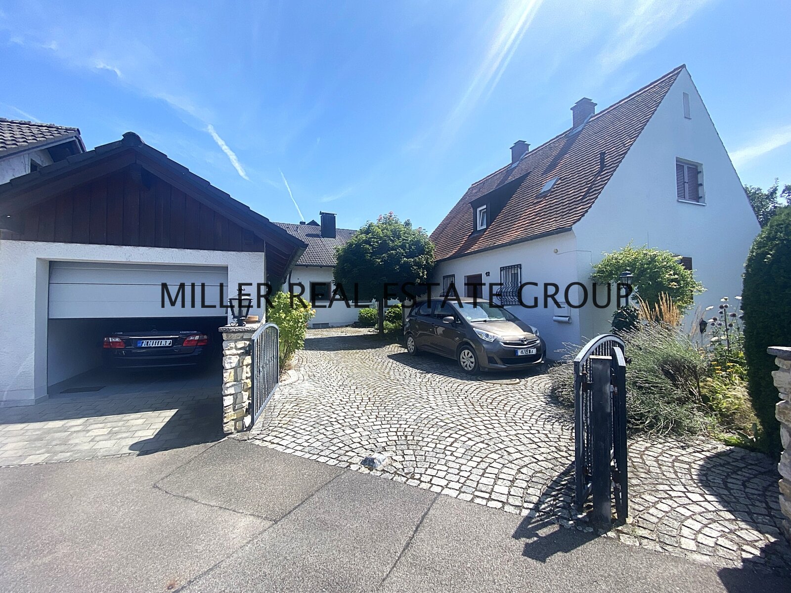 Ingolstadt: Zwei Wohngebäude in massiver Bauweise auf ca. 880 großem Grundstück  Ingolstadt: Zwei Wohngebäude in massiver Bauweise auf ca. 880 großem Grundstück