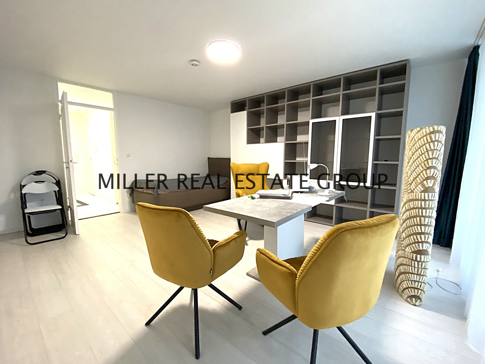 Helles 1-Zimmer-Apartment mit Balkon & Tiefgaragenstellplatz  Helles 1-Zimmer-Apartment mit Balkon & Tiefgaragenstellplatz