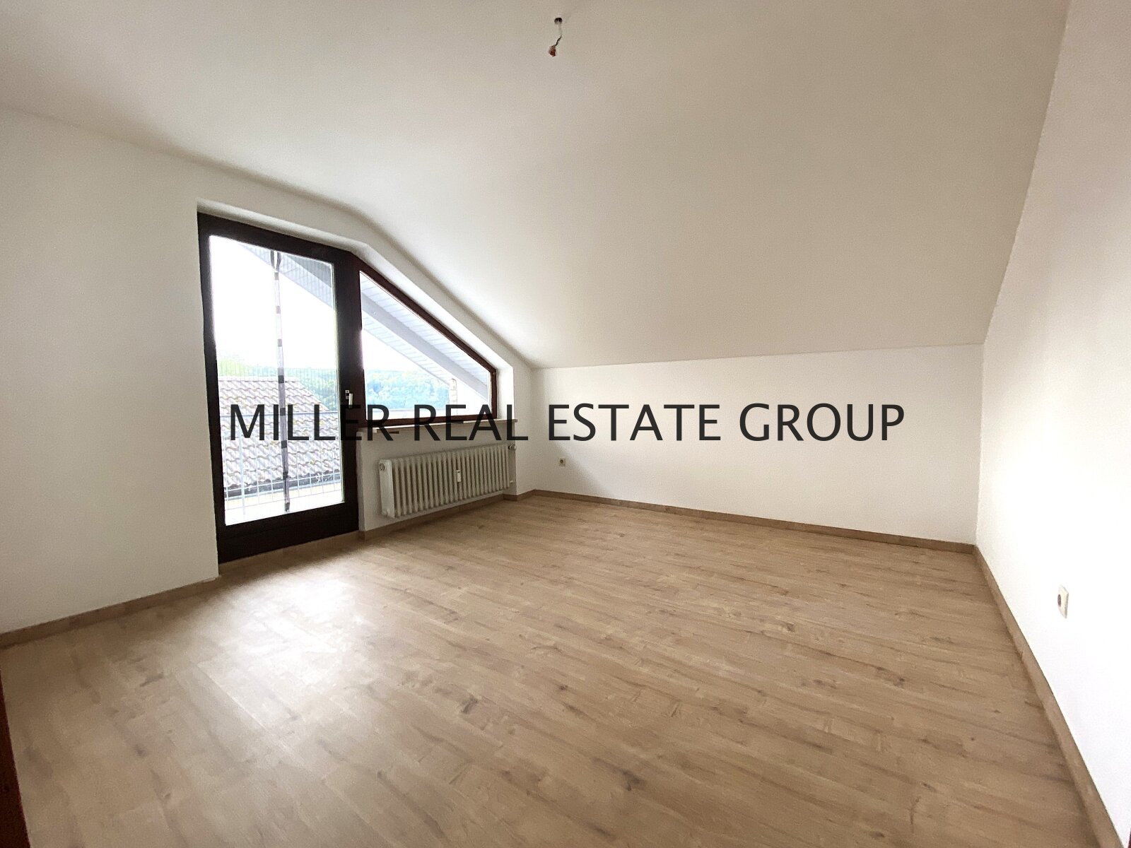 ** Traumhafte Lage! 3,5-Zimmer- Wohnung in Konstein-West **  ** Traumhafte Lage! 3,5-Zimmer- Wohnung in Konstein-West **