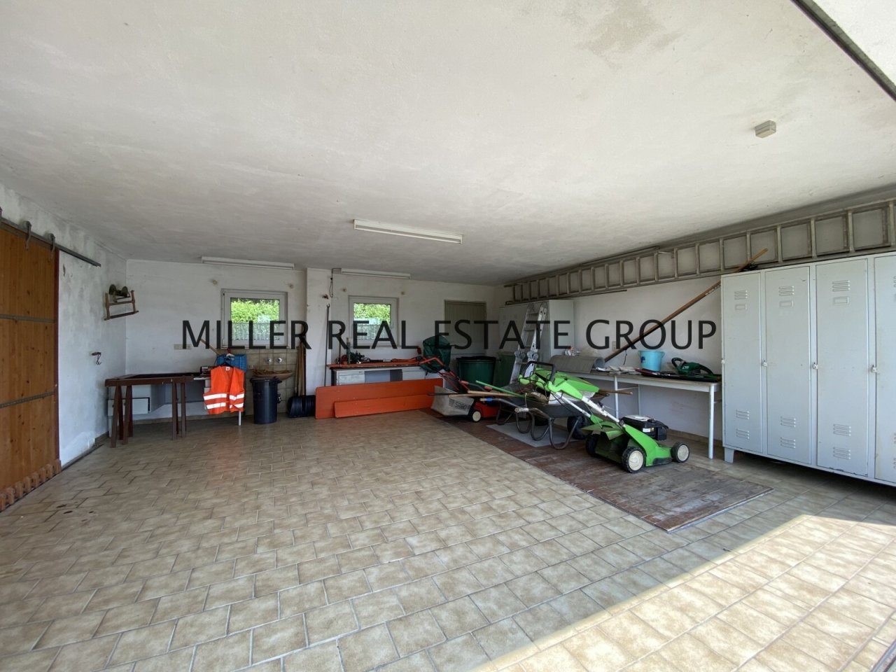 Garage Garage
