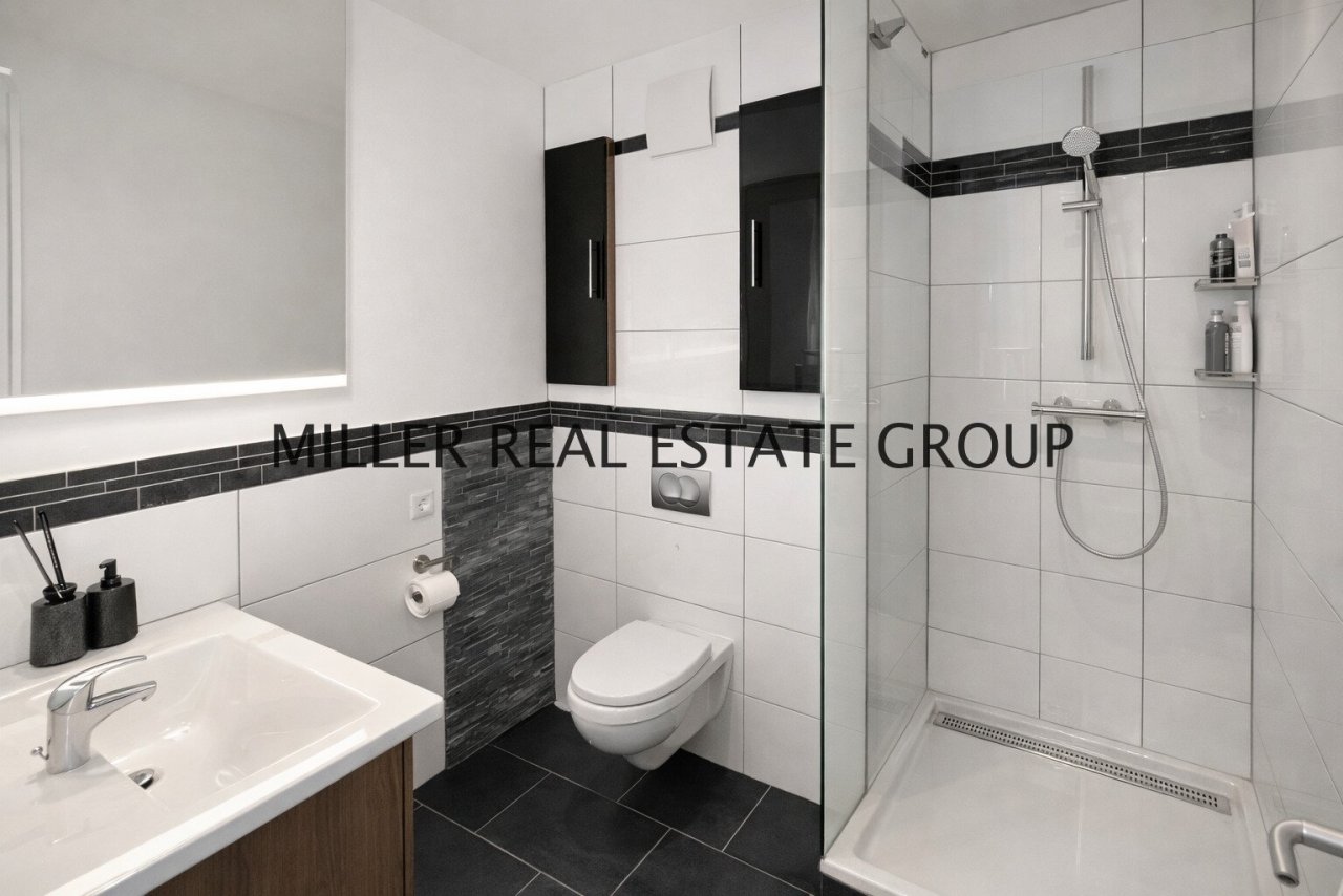 Badezimmer im Apartment im Kellergeschoss Badezimmer im Apartment im Kellergeschoss