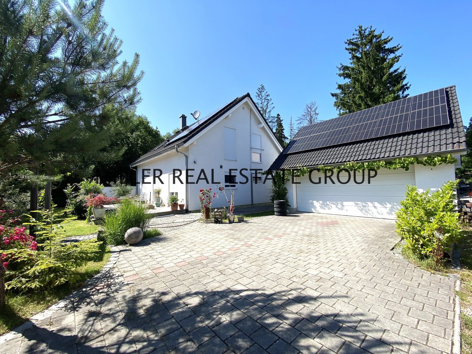 Moderner Familientraum mit Garten, Photovoltaik, Kamin & Doppelgarage in ruhiger Lage von Ingolstadt! 