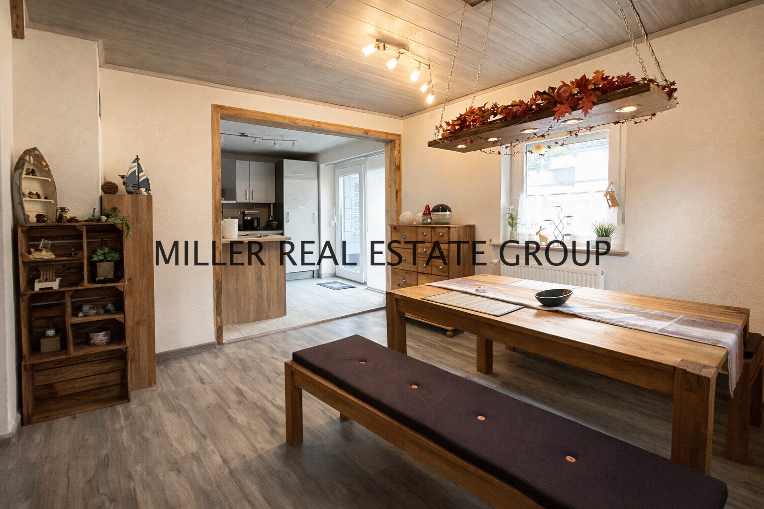 Großzügiges Anwesen mit Wohnhaus, Nebengebäude (Ausbaupotenzial), Scheune & 4 Garagen auf 1.745 m² Grundstück! 