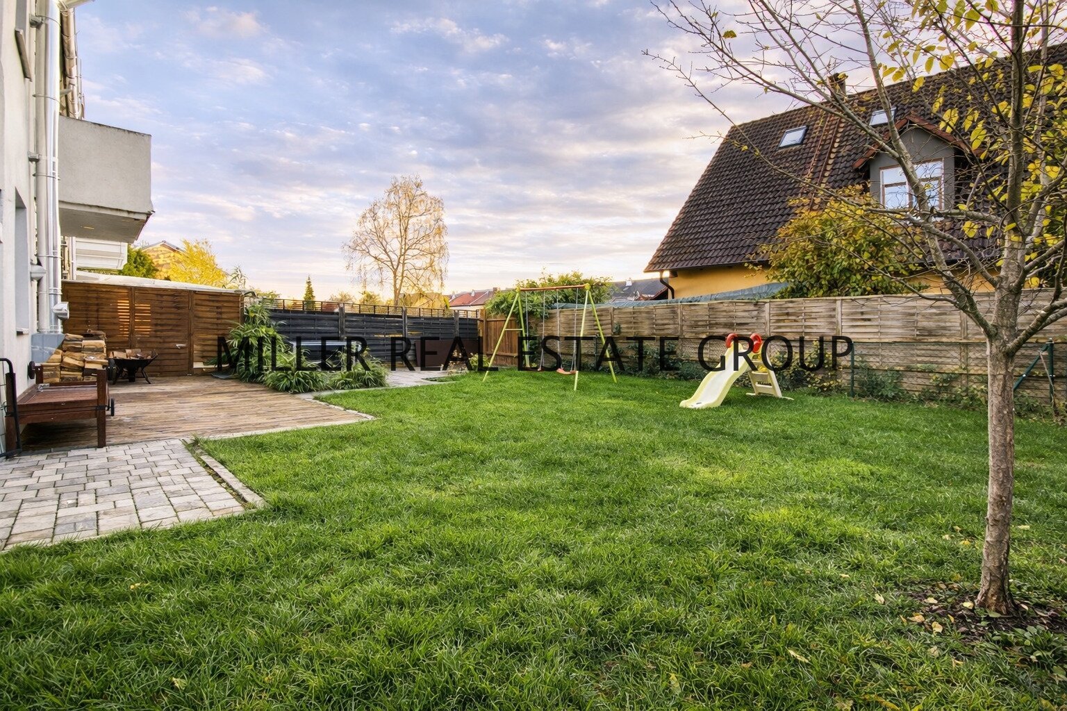 Modernes Reiheneckhaus mit großem Garten, Terrassen und viel Platz – Wohnen in ruhiger Lage von Neuburg an der Donau! 