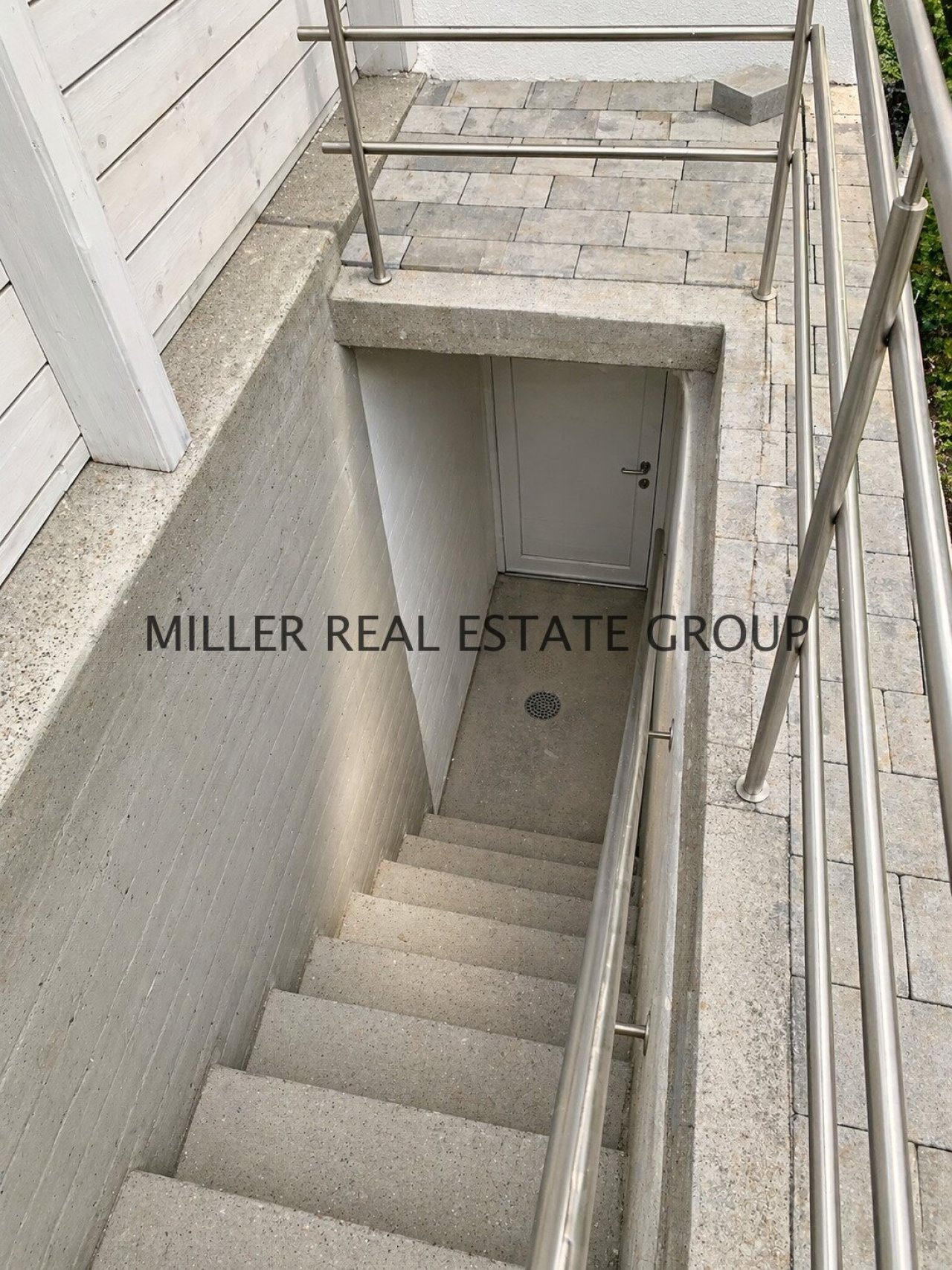 Kellerabgang vom Gartenbereich