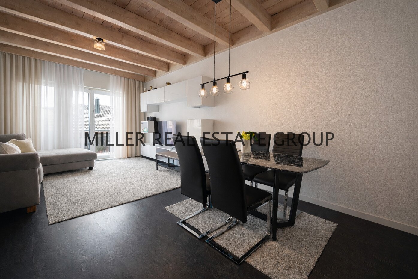 Exklusive Maisonette-Wohnung mit 5 Zimmern, Balkon und zwei Stellplätzen in begehrter Lage von Kösching bei Ingolstadt! 